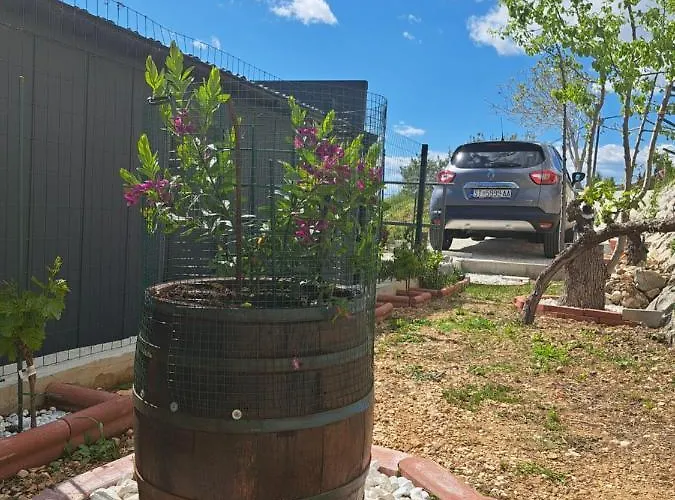 Vakantiehuis Bella Vista With Jacuzzi 1 Omiš